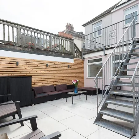 Morlanow-private Entrance, Courtyard, Sea Views